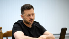 Volodimir Zelenski a vorbit cu emisarii americani în timpul unei escale pe Aeroportul din Chișinău