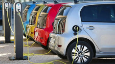 Numărul mașinilor electrice din Republica Moldova s-ar putea dubla până în 2030. Autoritățile pregătesc soluții pentru extinderea stațiilor de încărcare

