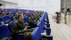 Militari moldoveni, instruiți în cadrul unui curs NATO privind consolidarea integrității în operațiunile de menținere a păcii

