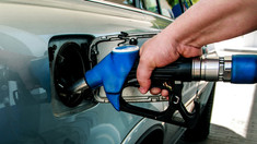 Prețuri mai mici la pompă. Cât vor costa carburanții auto mâine, 16 iunie 