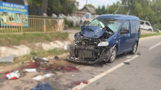 Accident grav la Sângerei. Doi polițiști de patrulare, transportați în stare gravă la spital după ce au fost loviți de un automobil