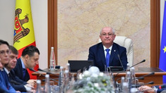 Minut de reculegere la ședința Guvernului în memoria polițiștilor decedați la Sângerei. Alexandru Munteanu: „Este o pierdere grea”

