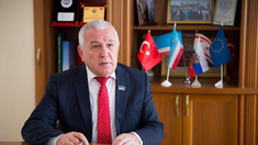 Dmitri Constantinov este în continuare căutat de autorități, inclusiv prin Interpol
