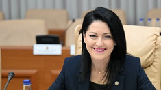 Salariile angajaților din sistemul de asistență socială vor fi majorate. Natalia Plugaru: „Un pas important pentru recunoașterea muncii lor”

