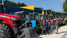 Un polițist a fost lovit de roata unui tractor, în timpul protestului fermierilor din raionul Ștefan Vodă