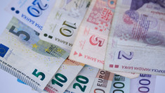 Din 1 iulie, Bulgaria taxează preschimbarea bancnotelor leva în euro