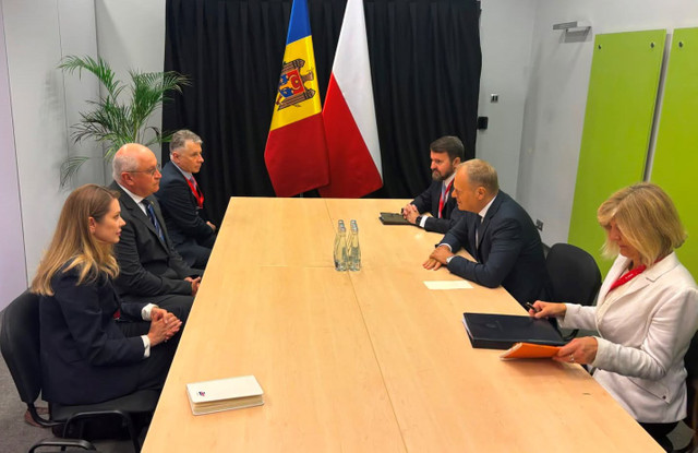 Alexandru Munteanu s-a întâlnit cu Donald Tusk, în marja Conferinței pentru Reconstrucția Ucrainei. Integrarea europeană a R. Moldova și cooperarea bilaterală, în discuții 