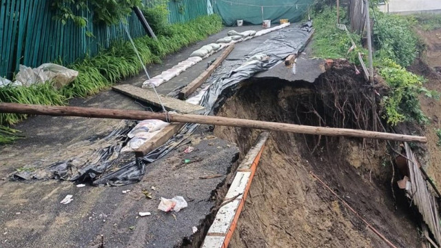 Alunecare de teren la Ialoveni în urma ploilor. Salvatorii au intervenit în toată R. Moldova


