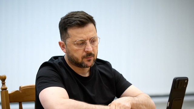 Volodimir Zelenski a vorbit cu emisarii americani în timpul unei escale pe Aeroportul din Chișinău