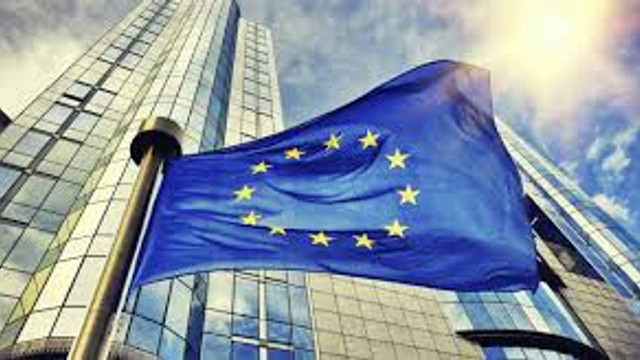 Comisia Europeană a publicat regulile pentru etichetarea conținutului generat de AI. Ce obligații vor avea platformele și companiile