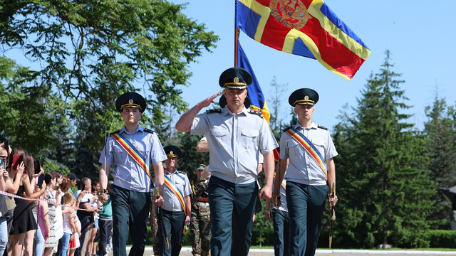 Peste 200 de militari au depus jurământul de credință față de Patrie