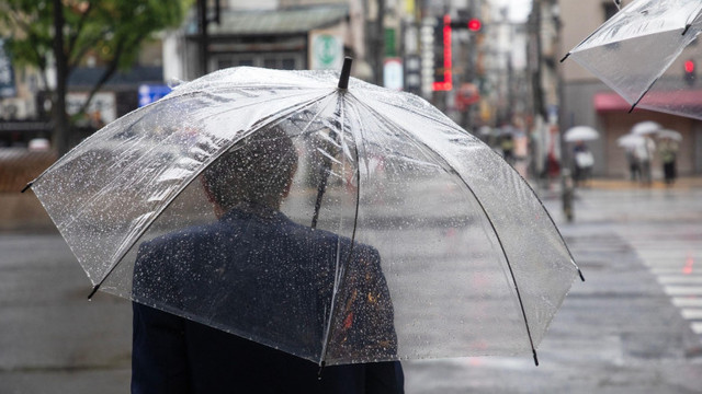 Ploi cu descărcări electrice în weekend: Ce prognozează meteorologii

