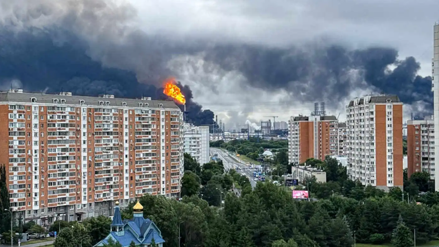 Zelenski, după atacul masiv cu drone de azi: „Dacă Ucraina arde, va arde și Moscova voastră”. Kremlinul i-a răspuns (VIDEO) 
