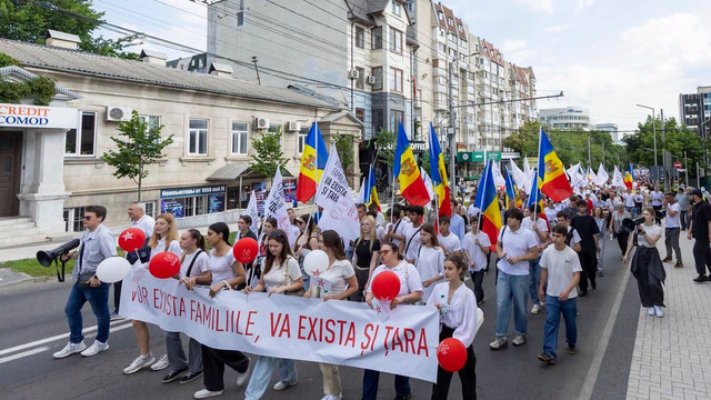 Un marș al familiei organizat de socialiști a avut loc la Chișinău
