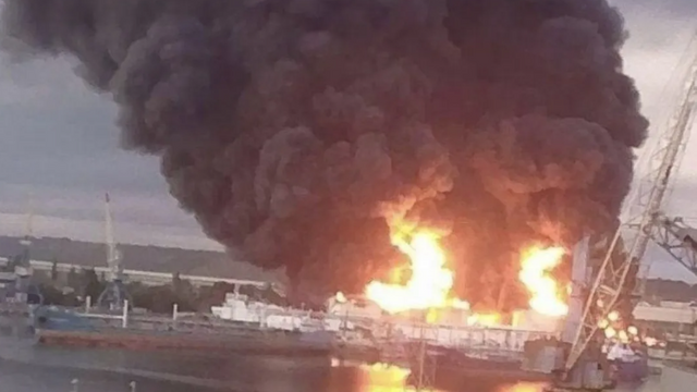 VIDEO | Arde Crimeea: Explozii și incendii în numeroase părți din Peninsulă. Autoritățile au oprit total vânzările de combustibili, iar Podul Kerci a fost închis
