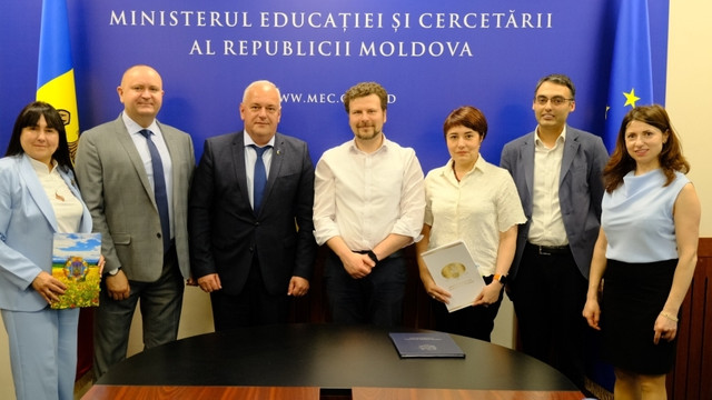 Profesorii de limba și literatura ucraineană din R. Moldova vor fi instruiți printr-un program de formare profesională