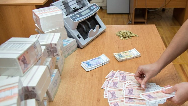 Pensiile și alocațiile sociale vor fi transferate pe carduri pe 3 iulie