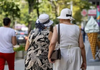 Vârsta standard de pensionare pentru femei va fi de 62 de ani, începând de astăzi
