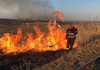 Cod galben de pericol excepțional de incendiu. Specialiștii îndeamnă cetățenii să nu aprindă focul în păduri sau pe câmpuri cu vegetație uscată