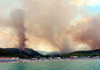 Sute de turiști, evacuați pe mare din cauza unui incendiu izbucnit într-o stațiune din Italia (FOTO)