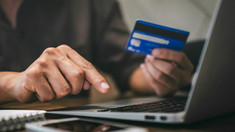 Escrocii s-au dat drept angajați Orange și au convins o femeie să ia credite online
