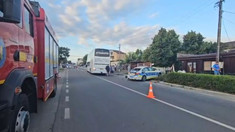Un autocar din R. Moldova a lovit o mașină a poliției, în județul Constanța. Doi oameni ai legii și o tânără motociclistă au fost răniți