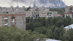 Ucraina lovește și incendiază rafinăria din Omsk, cea mai mare din Rusia