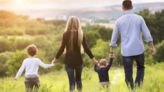 CNAS finanțează indemnizațiile pentru familiile cu copii