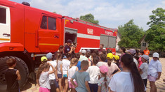 Salvatorii și pompierii continuă activitățile de prevenire în taberele de odihnă pentru copii din R. Moldova
