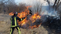 Meteorologii au emis Cod galben de pericol de incendii. Specialiștii îndeamnă cetățenii să nu aprindă focul în păduri sau pe câmpuri cu vegetație uscată