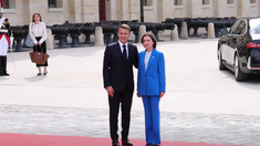 Reuniunea Coaliției de Voință. Maia Sandu a fost întâmpinată de Emmanuel Macron la Hôtel National des Invalides din Paris (Video)