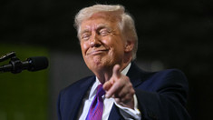 Trump revine asupra anunțului privind aplicarea unei taxe vamale de 20% pentru Strâmtoarea Ormuz