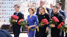 Maia Sandu, cu ocazia Zilei Statalității Ucrainei: „Vă mulțumim că ne reamintiți ce înseamnă să lupți pentru libertate. Nu vom înceta niciodată să credem că Ucraina va învinge” (FOTO) 