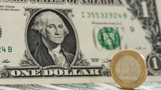 Dolarul scade cu șapte bani. Cât valorează euro astăzi, 17 iulie 
