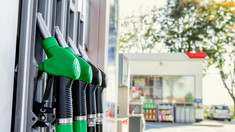 Evoluțiile din sectorul produselor petroliere, monitorizate constant de ANRE: Stocuri de motorină pentru opt zile și de benzină – pentru 18 zile

