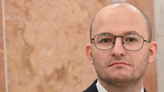 Noul ministru al Agriculturii prezintă prioritățile mandatului său. „Cel mai important va fi crearea unui sistem agricol predictibil și rezilient la schimbările climatice”

