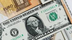 Leul se apreciază față de euro și dolar

