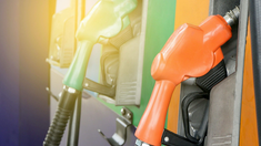 Carburanții auto vor fi mai scumpi mâine, 24 iulie. Prețurile stabilite de ANRE