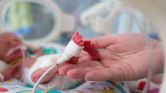 Performanță medicală la Chișinău: O fetiță născută prematur la 25 de săptămâni și cu 850 de grame a fost externată sănătoasă de la Spitalul „Gheorghe Paladi”

