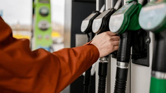 Carburanții se scumpesc din nou. Noile prețuri stabilite de ANRE pentru mâine, 28 iulie 