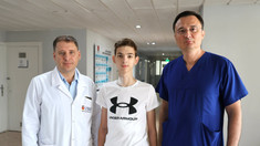 Un adolescent de 15 ani a primit o nouă șansă la viață după un transplant hepatic de la donator viu

