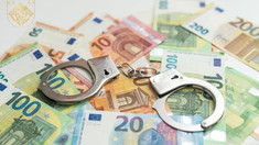 Un taximetrist a fost condamnat la opt luni de închisoare după ce ar fi pretins 400 de euro pentru a influența angajați ai poliției

