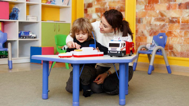 Persoanele condamnate pentru infracțiuni împotriva copiilor nu vor putea ocupa funcții care implică interacțiunea cu minorii


