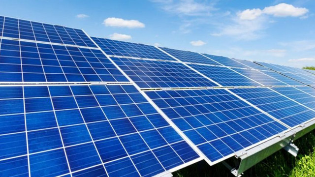 Capacitățile de energie din surse regenerabile continuă să crească. Instalațiile fotovoltaice sunt dominante
