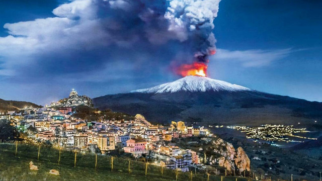 Zboruri suspendate pe aeroportul din Catania din cauza erupției vulcanului Etna