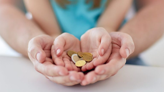 Perioadele cu indemnizații de maternitate și paternală vor fi incluse în stagiul de cotizare
