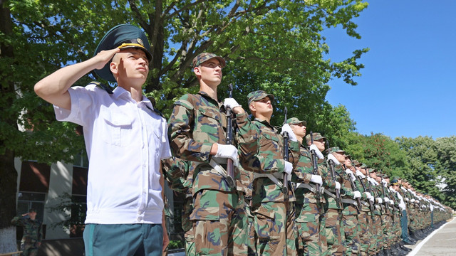 Tinerii încorporați în Armata Națională au depus jurământul militar în garnizoana Chișinău