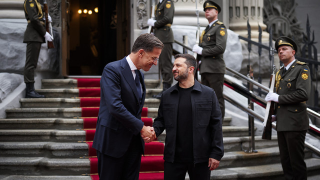 Mark Rutte și Volodimir Zelenski participă luni la reuniunea „Coaliției de Voință” de la Paris
