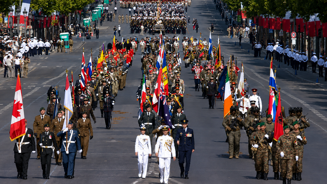 VIDEO | Militari din R. Moldova au defilat pe bulevardul Champs-Élysées, de Ziua Națională a Franței