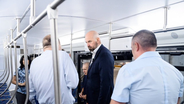 O companie autohtonă a dezvoltat conceptul unui autobuz electric pe șine, care poate fi utilizat pentru transportul feroviar de pasageri